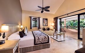 Grand Palladium Colonial Resort & Spa